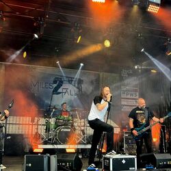 Gesamte Band spielt gemeinsam in eindrucksvoller Bühnenshow bei Rock im Onnergrond
